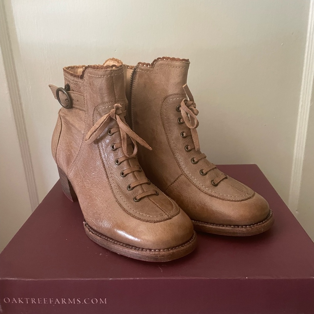 NIB Oak Tree Farms "Jasmine Nectar Rustic" Leather Ankle Boots